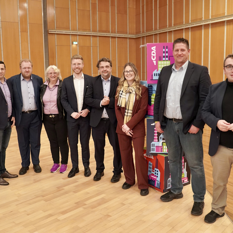 Bildzeile (v. l. n. r.): Ramazan Cem Yalcin, Christian Herker, Birgit Beier, Daniel Scheens-Paul MdL, Dennis Radtke MdEP, Laura Suchan, Andreas Stephan, Julian Kendziora (Quelle: CDA Bochum)